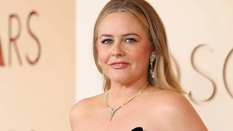 Alicia Silverstone Biography: Age, Husband, Son, Movies and Life Story